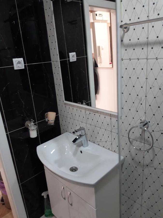 Stan Na Dan Simikic Apartment บิเยลยินา ภายนอก รูปภาพ