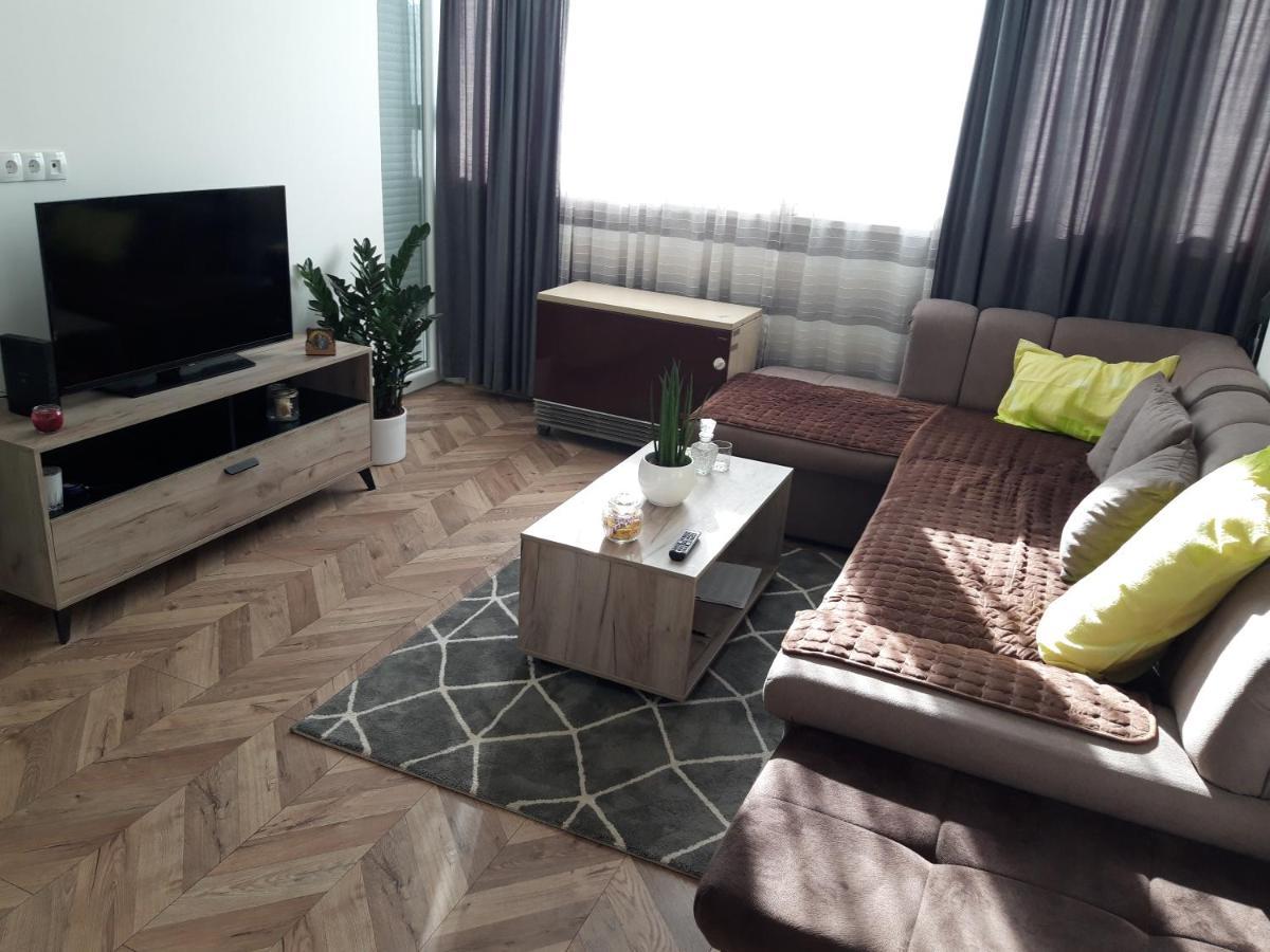 Stan Na Dan Simikic Apartment บิเยลยินา ภายนอก รูปภาพ