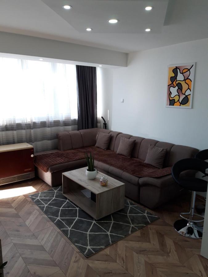 Stan Na Dan Simikic Apartment บิเยลยินา ภายนอก รูปภาพ