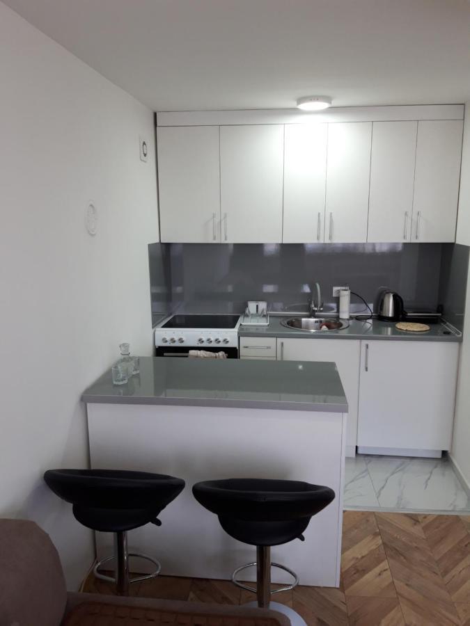 Stan Na Dan Simikic Apartment บิเยลยินา ภายนอก รูปภาพ